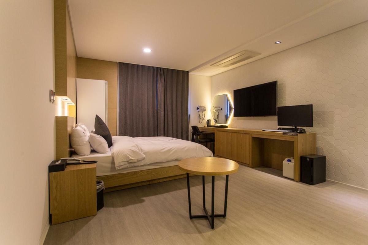 The City Hotel Jeonju Exterior photo