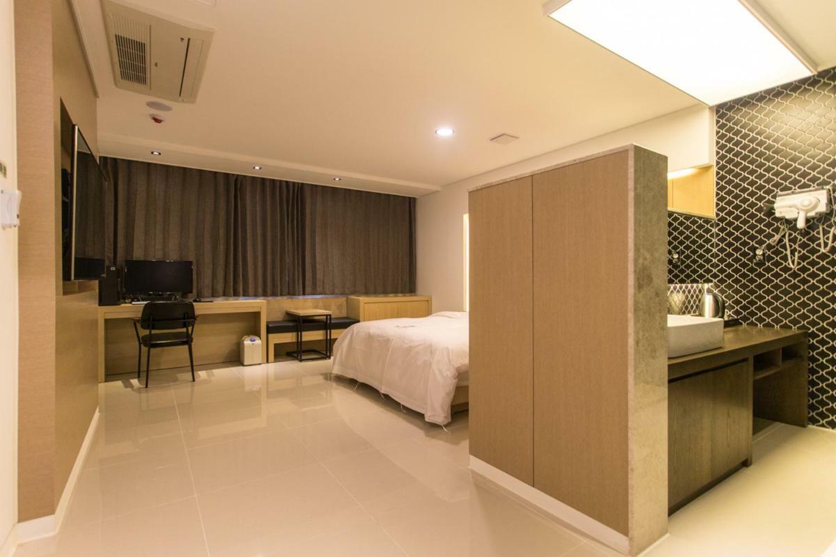The City Hotel Jeonju Exterior photo