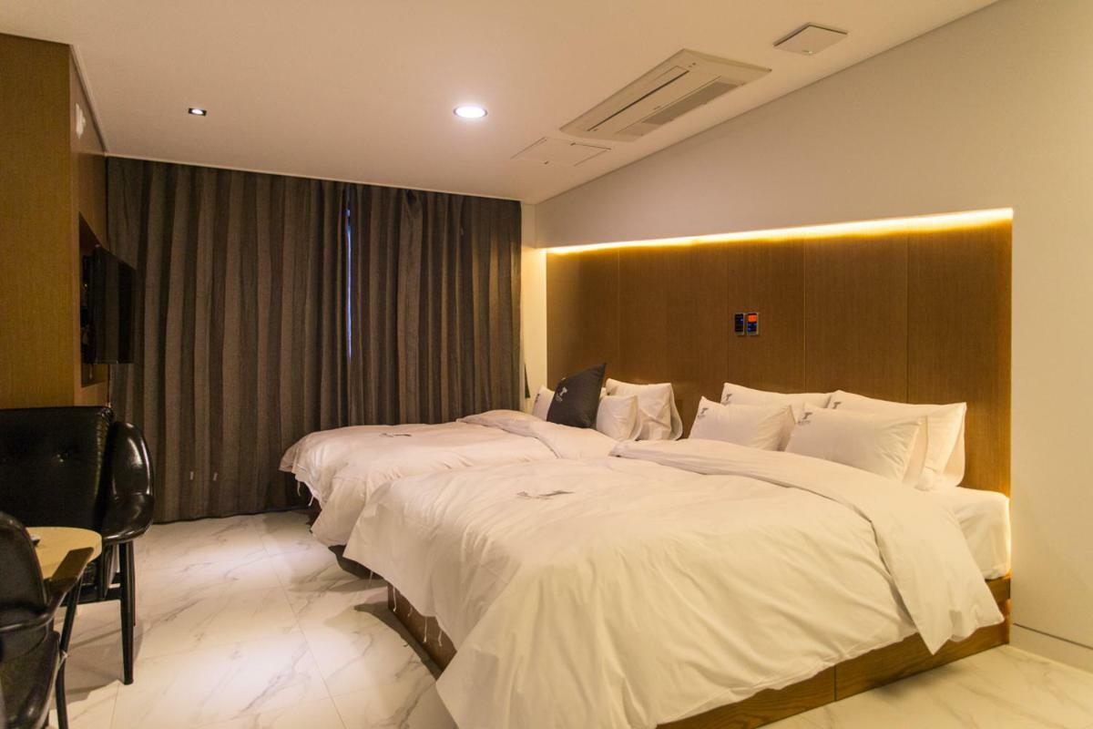 The City Hotel Jeonju Exterior photo