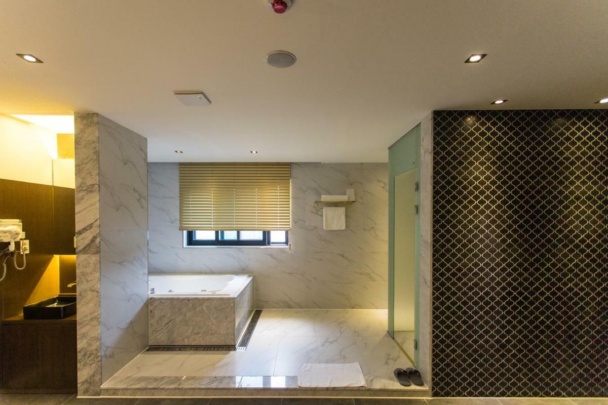 The City Hotel Jeonju Exterior photo