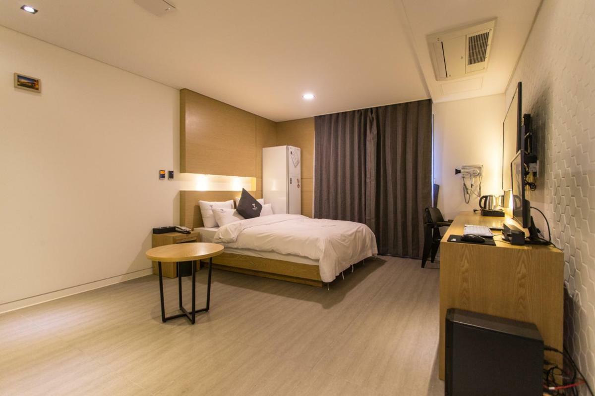 The City Hotel Jeonju Exterior photo