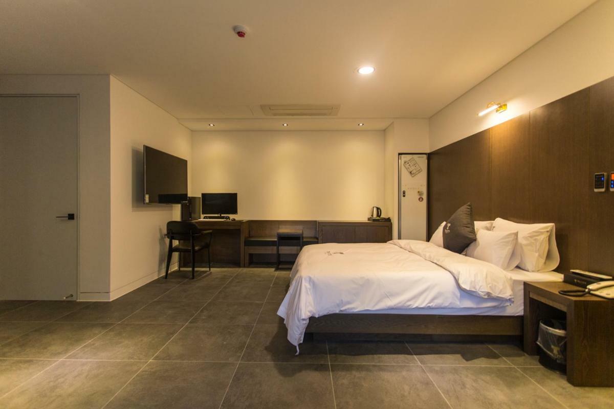 The City Hotel Jeonju Exterior photo