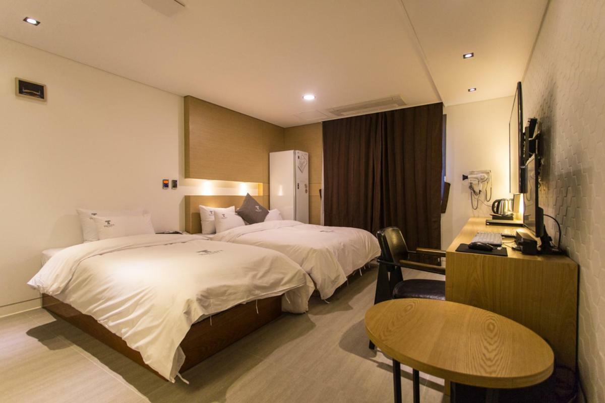 The City Hotel Jeonju Exterior photo