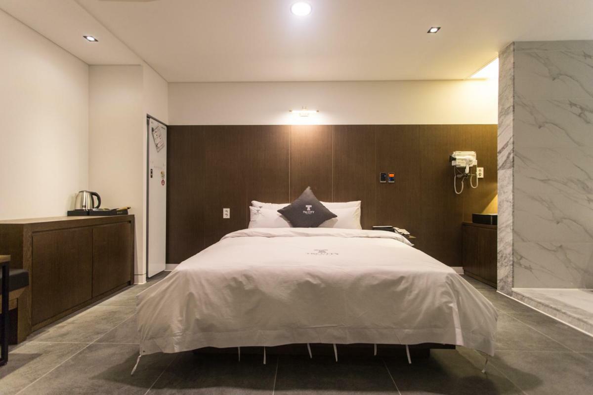 The City Hotel Jeonju Exterior photo